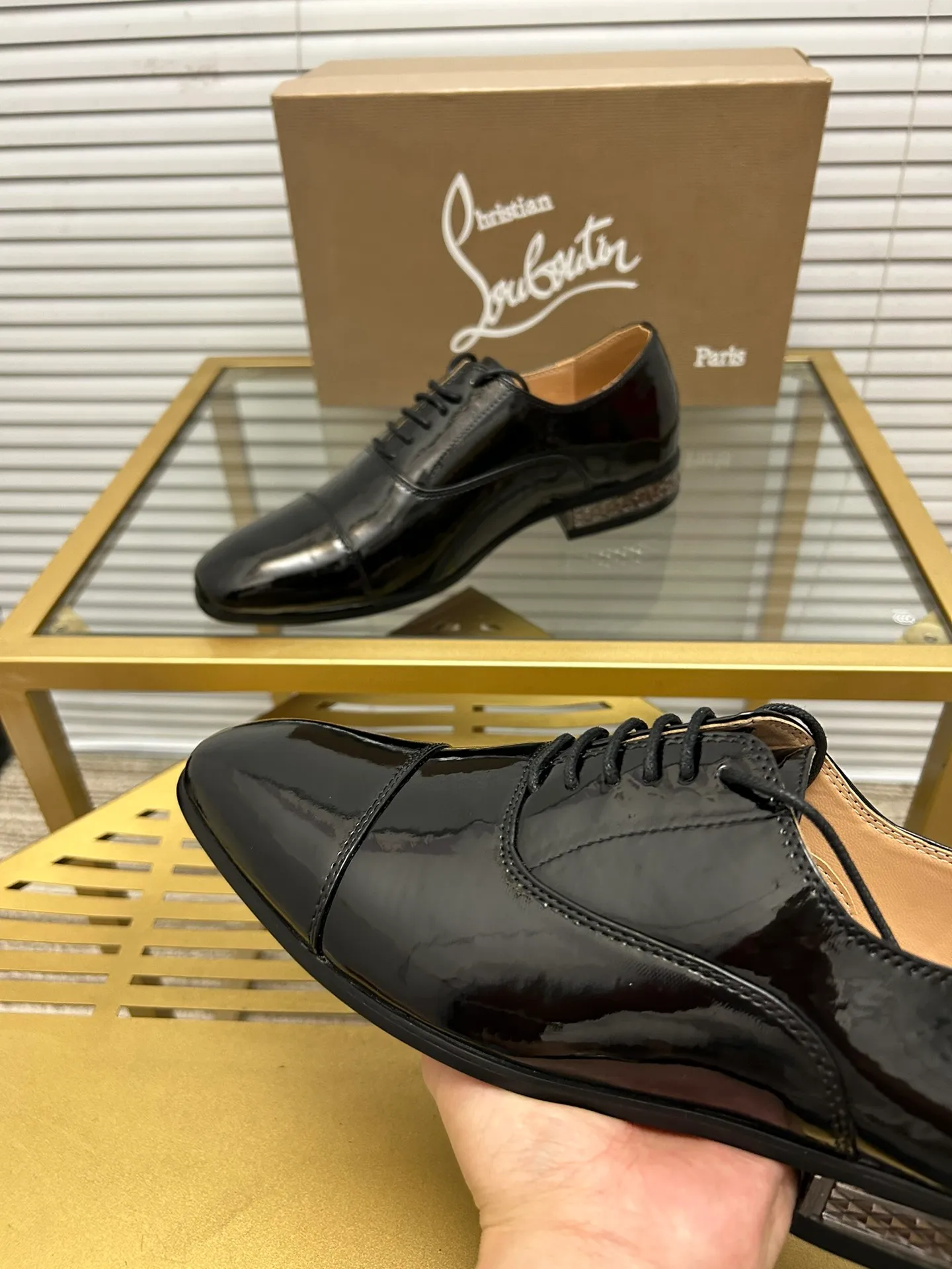 (Customized model) Ex-factory price is 560. christian louboutin (CL red sole shoes) counter series, casual leather shoes for couples 📢 📢 📢 Exclusive hot style release 🎈🎈💪 Movable latex feet 👻 Finished outsole line [Proud] 😝Female 35-40# Male 38#-46, global supply😝 [Top version]: Original imported genuine leather upper, top original leather lining, original molded TPU outsole, original 1:1 detail processing, original shoe last,